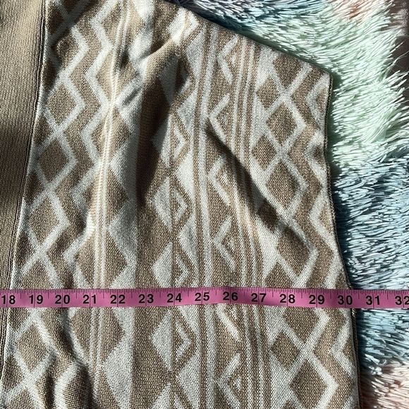 Old navy sweater shawl Aztec prints size M-L - Picture 8 of 9